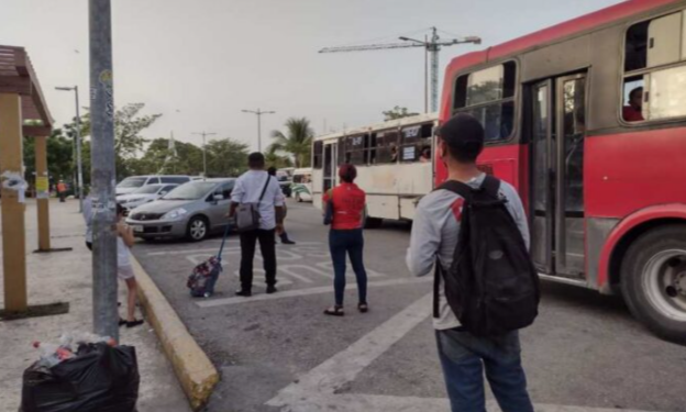 Piden mantenimiento para paraderos de transporte público en Cancún