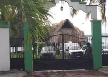 Hombre muere ahogado mientras nadaba en la laguna de Bacalar