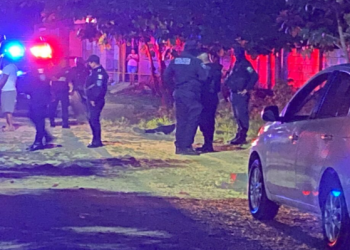Acribillan a una mujer afuera de su casa en la región 225 de Cancún
