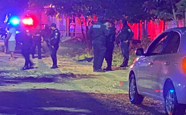 Acribillan a una mujer afuera de su casa en la región 225 de Cancún