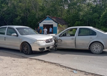Se estrellan tres vehículos en zona rural de Felipe Carrillo Puerto