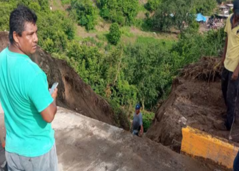 Se registra un deslave a un costado del puente Torrentes en Veracruz