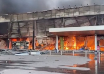 Incrementan los muertos y los heridos tras ataque con misiles rusos en ciudad de Ucrania