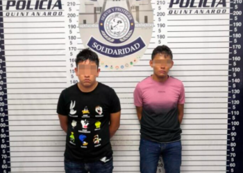 Aseguran a dos hombres con posibles narcóticos en Playa del Carmen