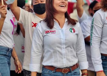 Deborah Angulo seguirá trabajando por el Distrito 15