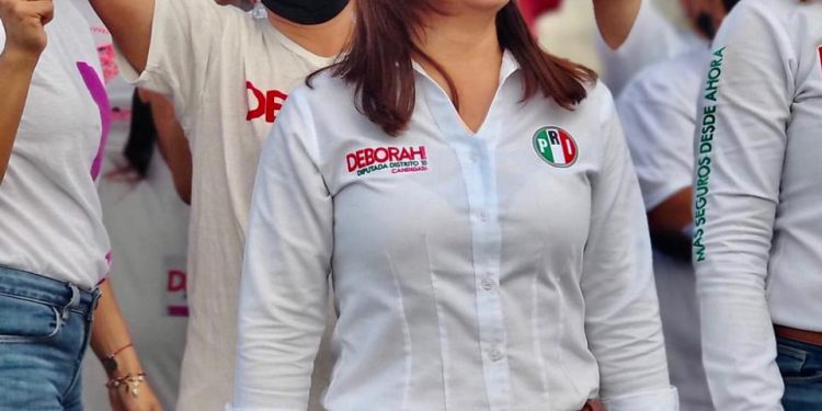 Deborah Angulo seguirá trabajando por el Distrito 15