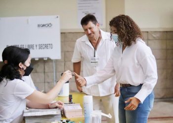 Leslie Hendricks Rubio emitió su voto en unas elecciones tranquilas