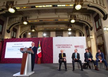 Presidente López Obrador presenta plan de seguridad social para periodistas independientes