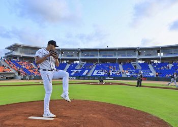 Emocionante juego de pelota en el Beto Ávila