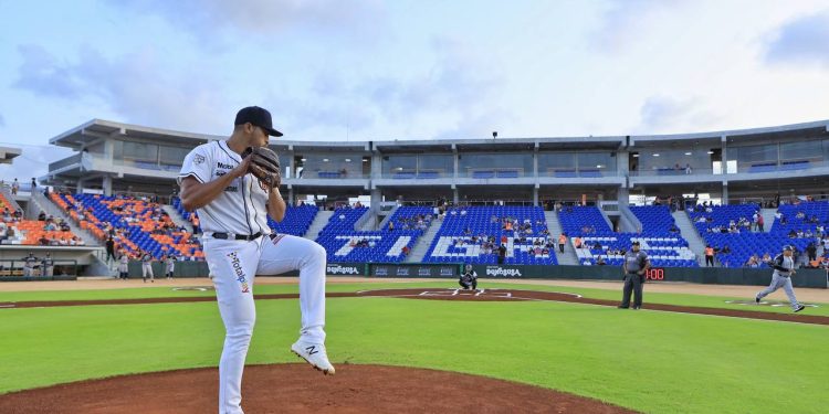 Emocionante juego de pelota en el Beto Ávila