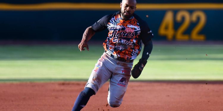 Tigres empareja la serie con joya monticular de Terance Marin