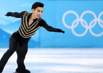 Donovan Carrillo se prepara en la pretemporada de patinaje