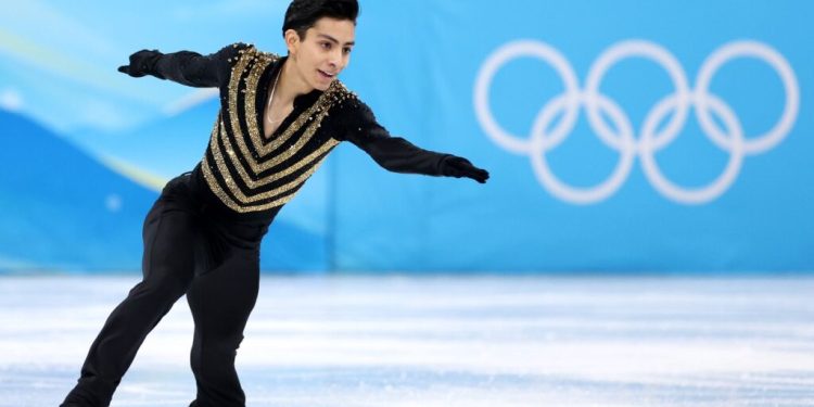 Donovan Carrillo se prepara en la pretemporada de patinaje