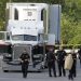 Migrantes hallados en un tráiler de Texas de los cuales 16 permanecen hospitalizados