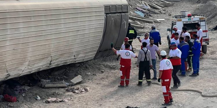 Al menos 21 personas mueren y otras resultaron heridas en un tren de Irán