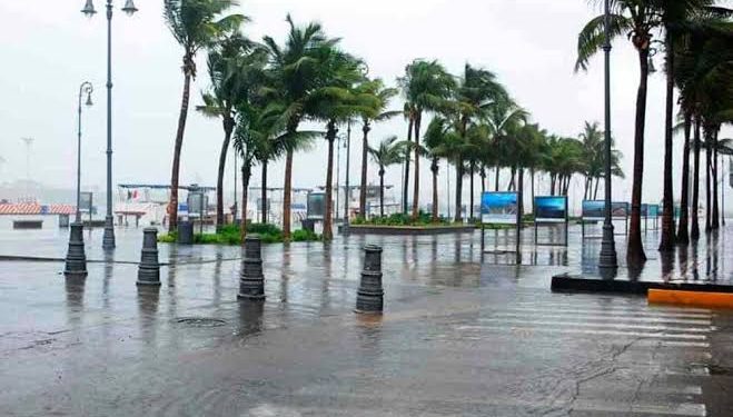 Se preparan en Veracruz para fuertes lluvias