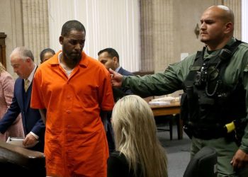 El cantante R. Kelly es condenado a 30 de prisión por delitos sexuales