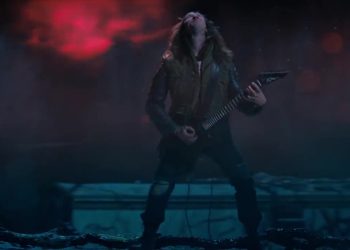 Metallica y Iron Maiden se sorprenden en Stranger Things tras escena Eddie Munson tocando la guitarra