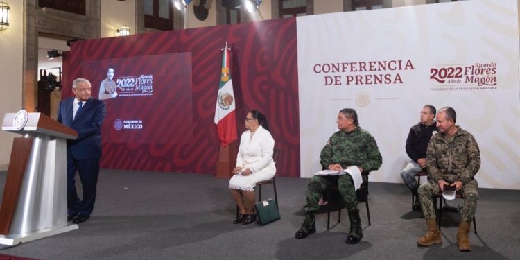 Le echa flores de nuevo AMLO a Carlos Joaquín