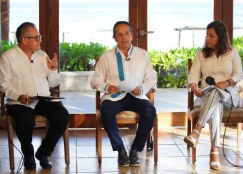 Carlos Joaquín exhorta a las y los quintanarroenses para reforzar las medidas contra la covid-19