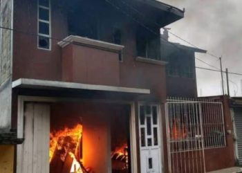 Tzotziles incendian la casa del presidente municipal Carlos Mario Montejo y una gasolinera en Chiapas