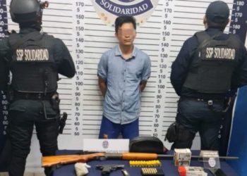 Aseguran a sujeto armado en Playa del Carmen