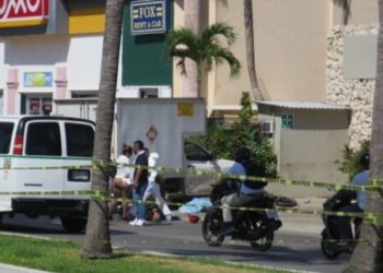 Fallece pareja de motociclistas tras ser impactados por una camioneta en Cancún