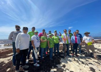 La FPMC y colaboradores del Grupo Walmart hacen limpieza de playas en Punta Sur