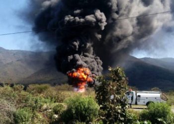 Registran explosión en ducto de Pemex 