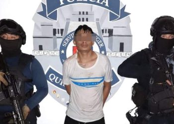 Hombre armado es recatado de un cenote tras lanzarse para evitar su detención en Playa del Carmen