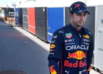 Checo Pérez sufre accidente durante la carrera quedando fuera del Gran Premio de Austria