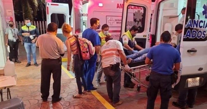 Vuelca camión con migrantes en Chiapas, 18 personas resultan heridas