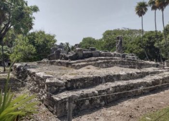 Recibe baja afluencia de turistas la zona arqueológica ‘El Meco’, en Isla Mujeres