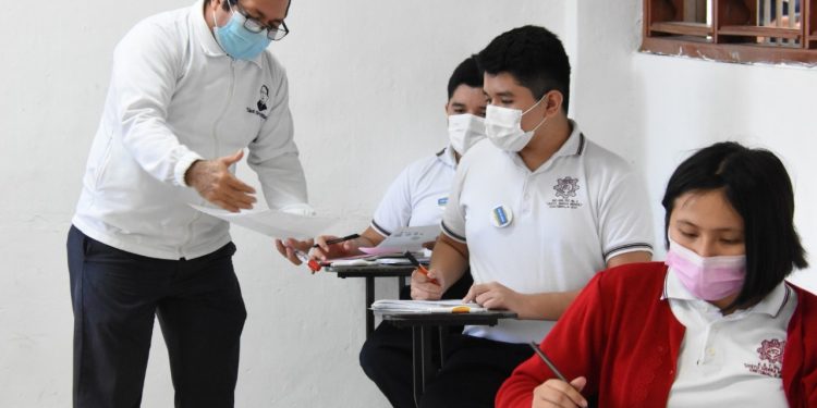 Un total de 334 mil 863 estudiantes de educación básica concluyen el ciclo escolar 2021-2022