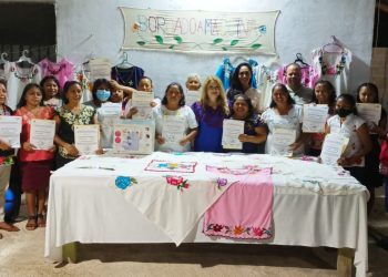 El gobierno del estado impulsa fortalecimiento productivo para artesanas en Puerto Morelos