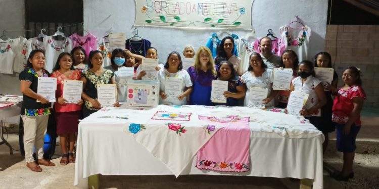 El gobierno del estado impulsa fortalecimiento productivo para artesanas en Puerto Morelos