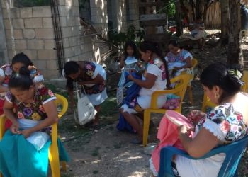 El Gobierno del Estado impulsa la actividad artesanal entre mujeres mayas: SEDE