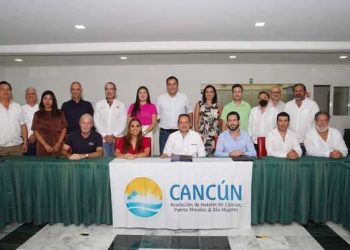 Lleva equipo de transición megaobras ante empresarios locales