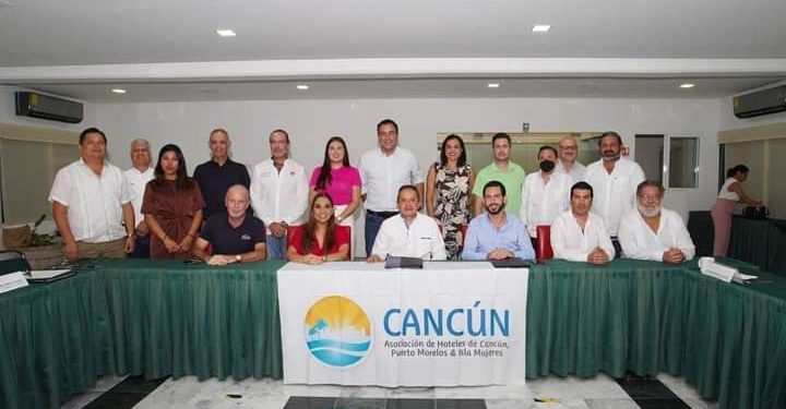 Lleva equipo de transición megaobras ante empresarios locales