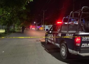 Motociclistas armados intentan ejecutar a una pareja en Cancún