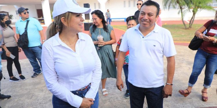 Secretario de Lili Campos lidera banda de roba carros