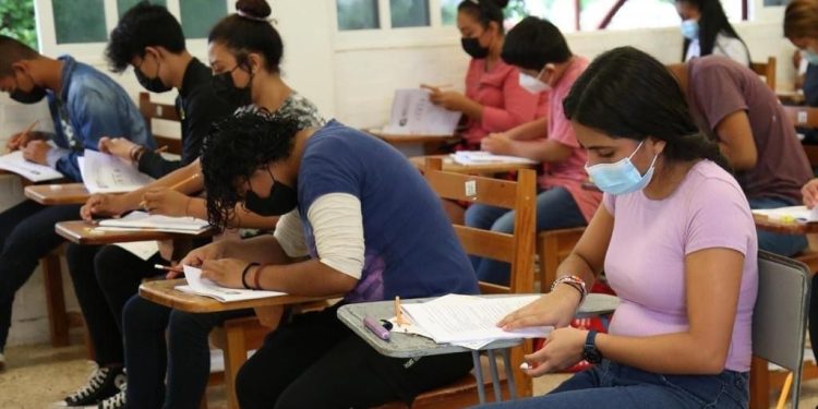 Rezago educativo del 50% en la entidad