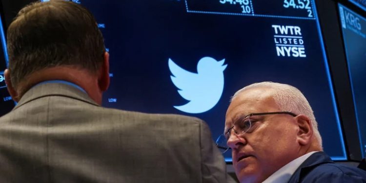 Twitter: rebotan acciones tras la inversión de un fondo que cree que Elon Musk perderá en la batalla judicial