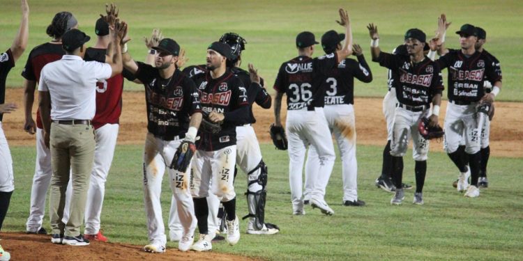 Madrugador ataque mantiene buena racha de Olmecas