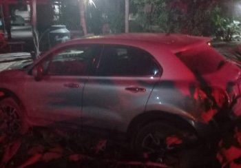 Conductor pierde el control y se impacta a un costado de una base policíaca en Tulum 
