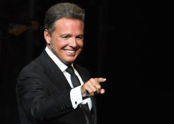 ¡¿Se compromete?! Luis Miguel fue visto comprando anillo de compromiso