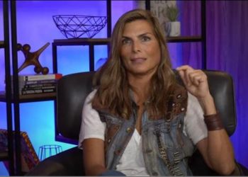 Monserrat Oliver platica que se divorcio virgen de su primer matrimonio