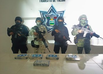 Hallan 5 paquetes de presunta cocaína en playas de Tulum