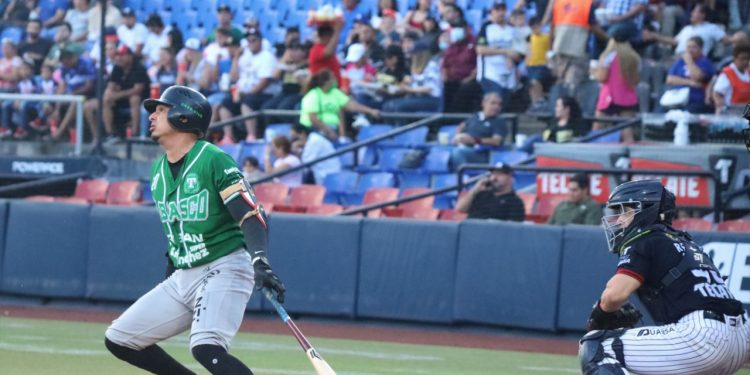 Elvis Araujo guía a Sultanes al triunfo frente Olmecas