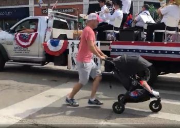 Fallecen 5 personas tras un tiroteo en Highland Park, Chicago